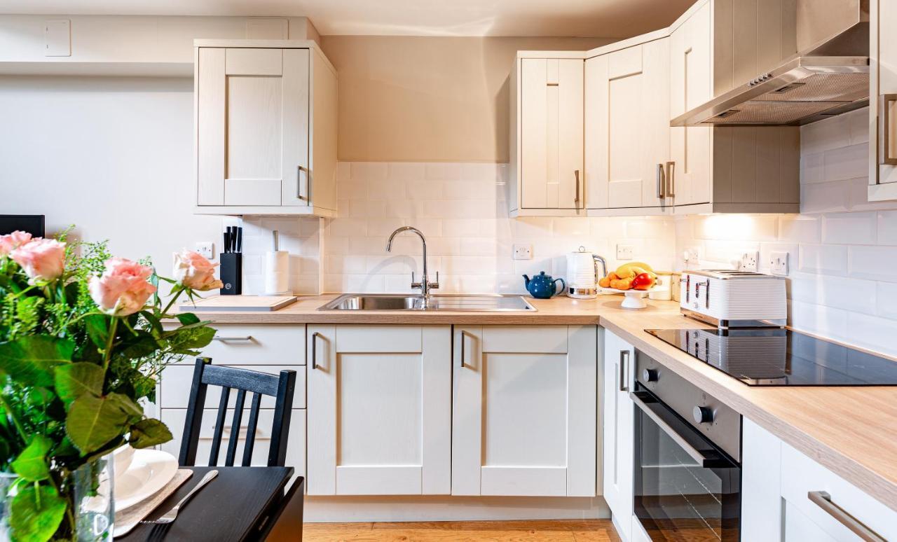 Stylish-stays The Sanctuary, -luxurious Stylish, Grade Ii Listed Church Conversion Workspace, Centrally Located Apartment