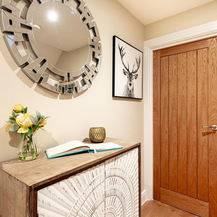 Stylish-stays The Sanctuary, -luxurious Stylish, Grade Ii Listed Church Conversion Workspace, Centrally Located *