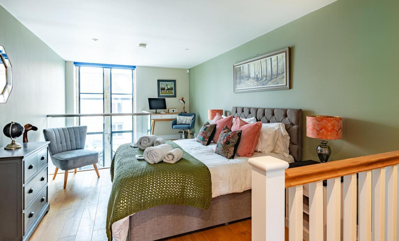Stylish-stays The Sanctuary, -luxurious Stylish, Grade Ii Listed Church Conversion Workspace, Centrally Located *