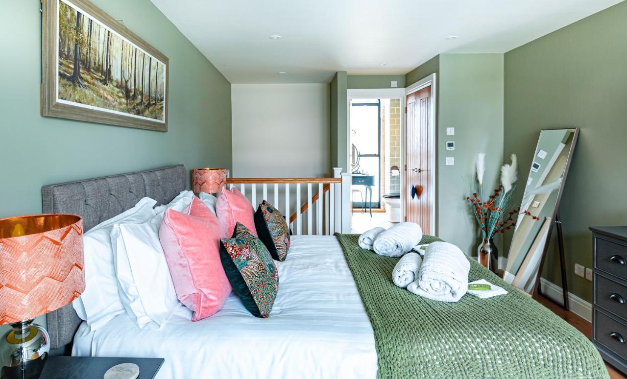 Apartment Stylish-stays The Sanctuary, -luxurious Stylish, Grade Ii Listed Church Conversion Workspace, Centrally Located *