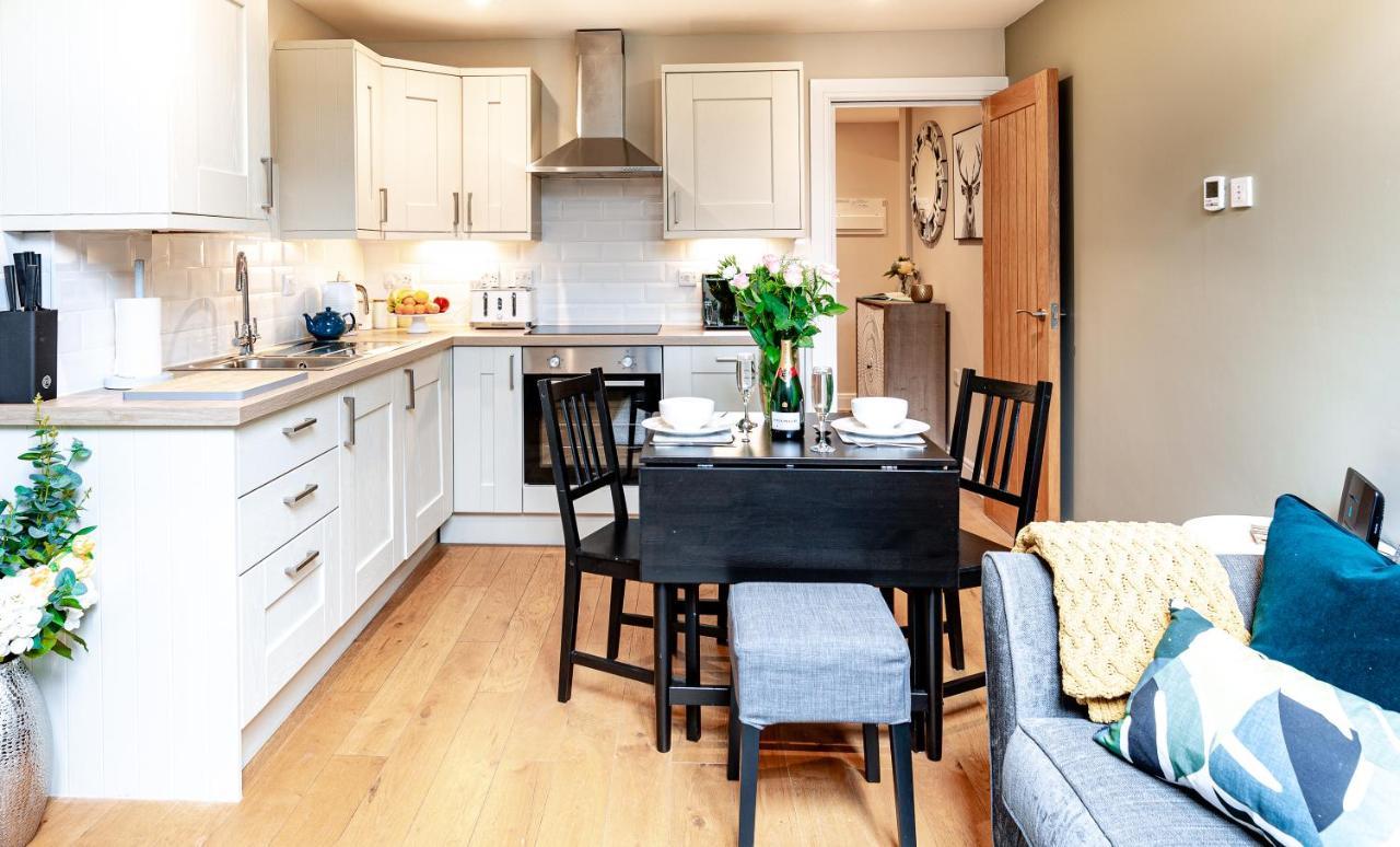 Stylish-stays The Sanctuary, -luxurious Stylish, Grade Ii Listed Church Conversion Workspace, Centrally Located