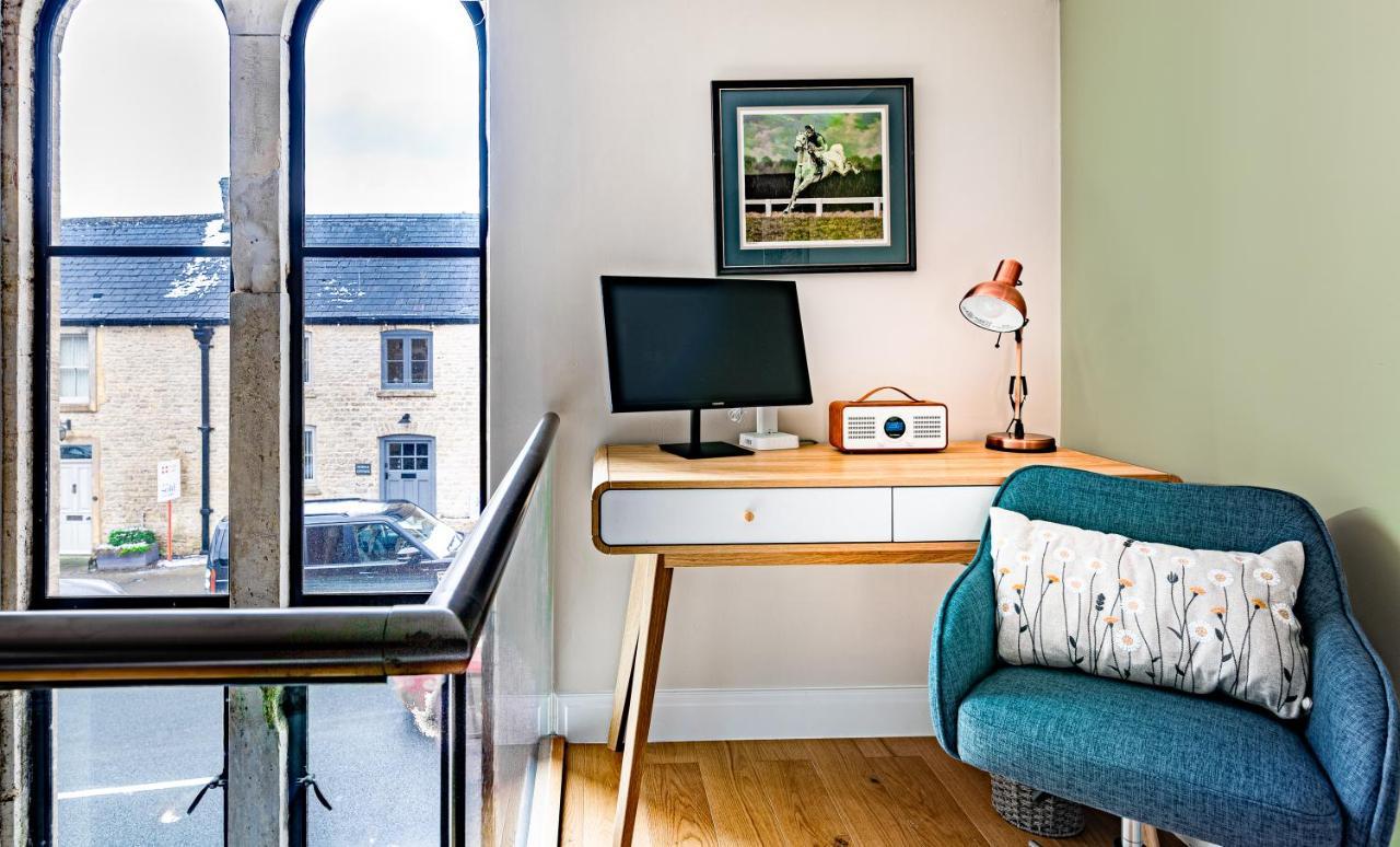Stylish-stays The Sanctuary, -luxurious Stylish, Grade Ii Listed Church Conversion Workspace, Centrally Located Apartment