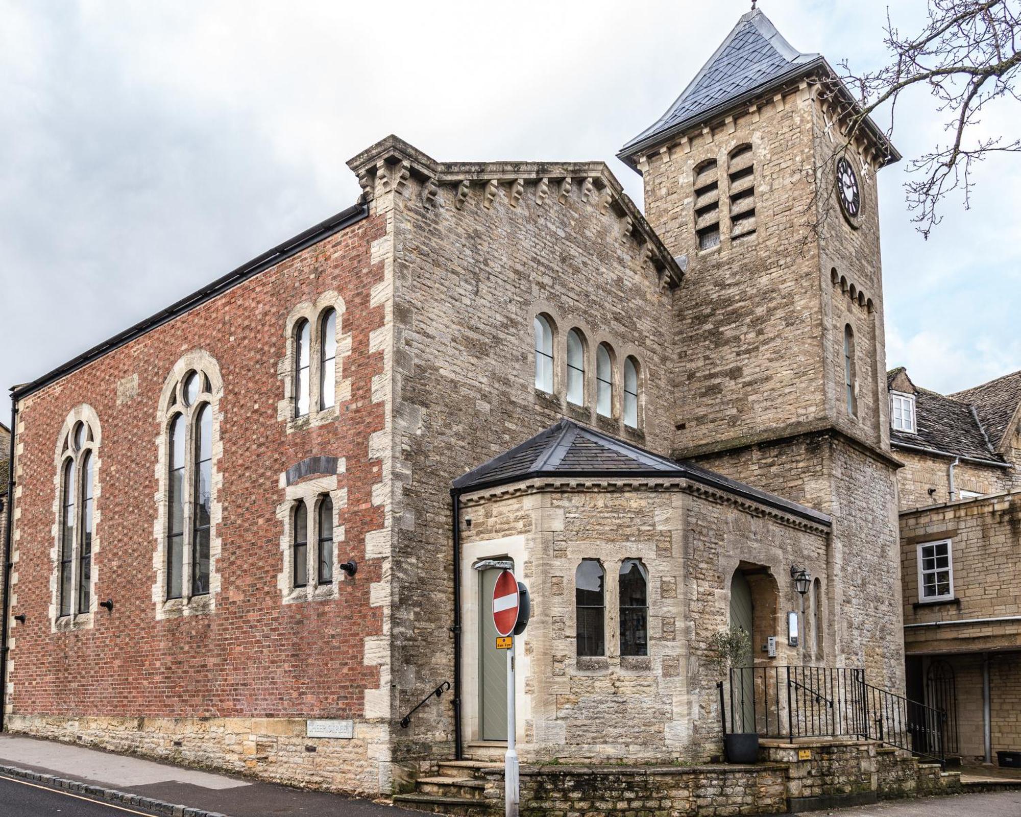 Stylish-stays The Sanctuary, -luxurious Stylish, Grade Ii Listed Church Conversion Workspace, Centrally Located Stow-on-the-Wold