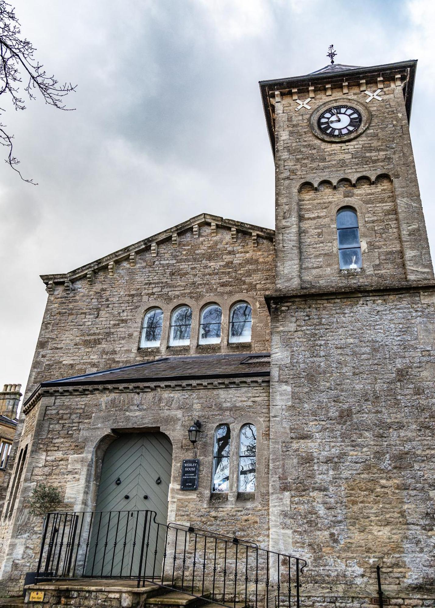 Stylish-stays The Sanctuary, -luxurious Stylish, Grade Ii Listed Church Conversion Workspace, Centrally Located Stow-on-the-Wold